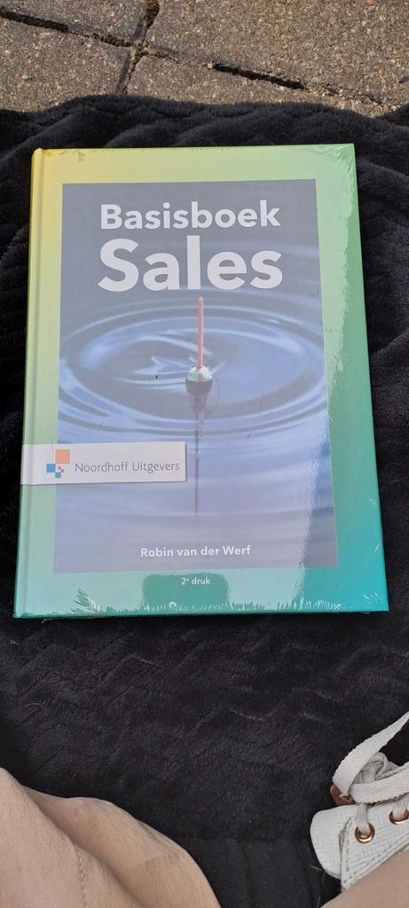 Robin van der Werf - Basisboek Sales, Boeken, Economie, Management en Marketing, Nieuw, Management, Ophalen of Verzenden