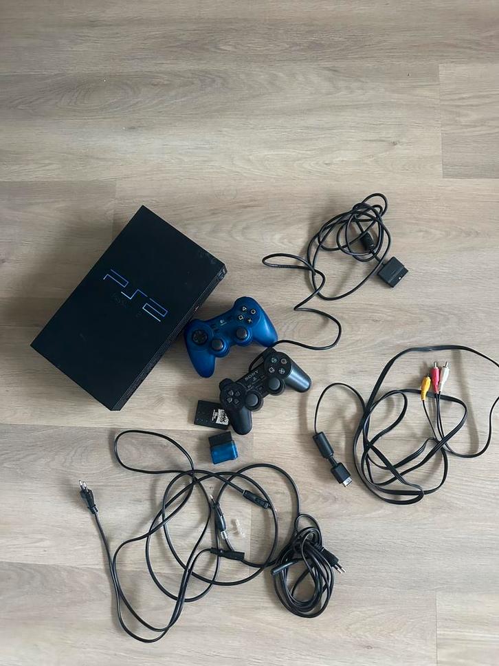 Playstation 2 met controllers en toebehoren, Spelcomputers en Games, Spelcomputers | Sony PlayStation 2, Zo goed als nieuw, Met 2 controllers