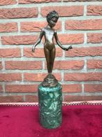zeer verfijnd bronzen beeld, meisje met roos, Antiek en Kunst, Kunst | Beelden en Houtsnijwerken, Ophalen of Verzenden