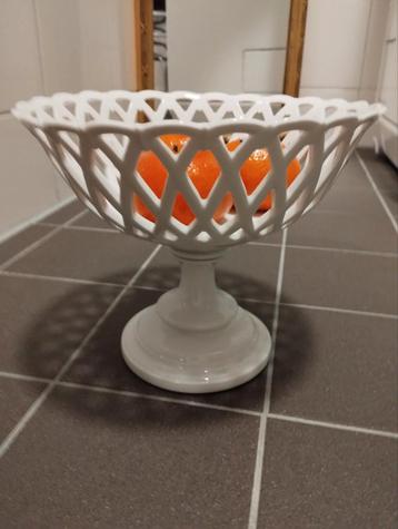 Antiek begin 1800 Frans empire porcelain basket of corbeille beschikbaar voor biedingen