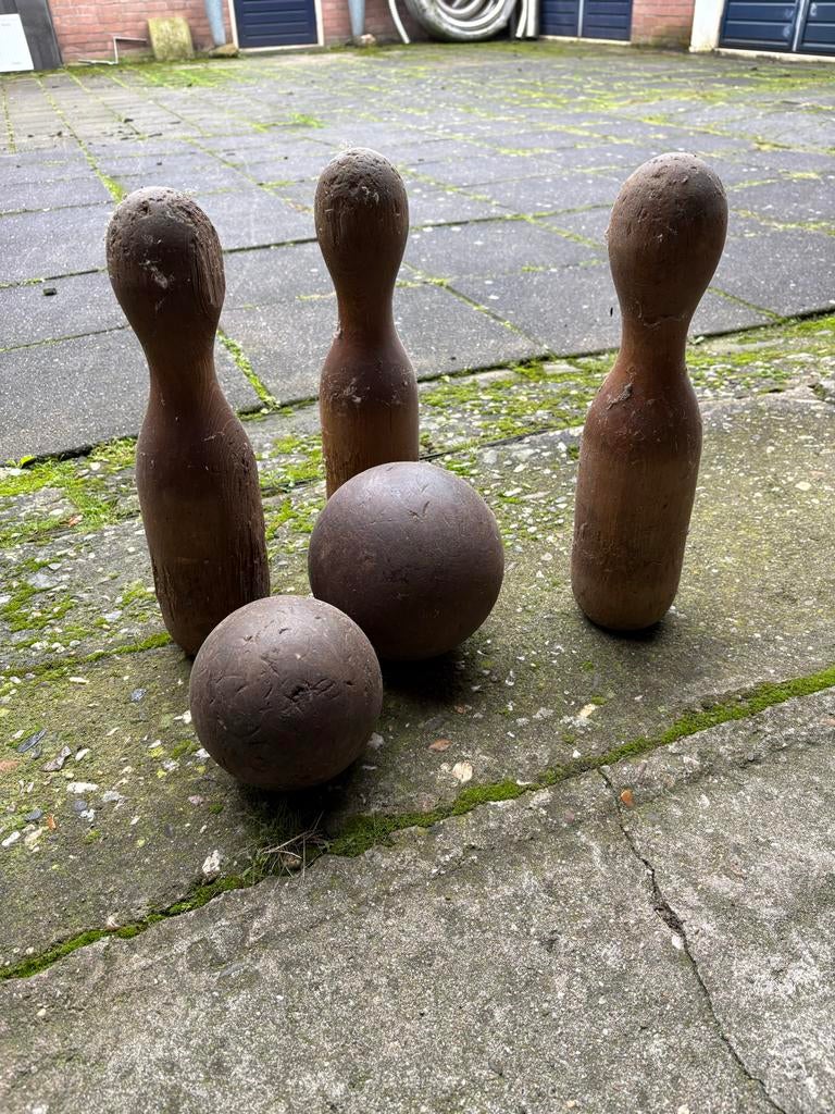 antieke houten kegelballen en kegels, Ophalen