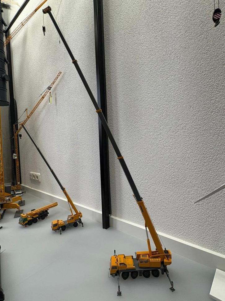 Liebherr LTM 1090 Conrad 1:50, Hobby en Vrije tijd, Modelauto's | 1:50, Zo goed als nieuw, Hijskraan, Tractor of Landbouw, Conrad