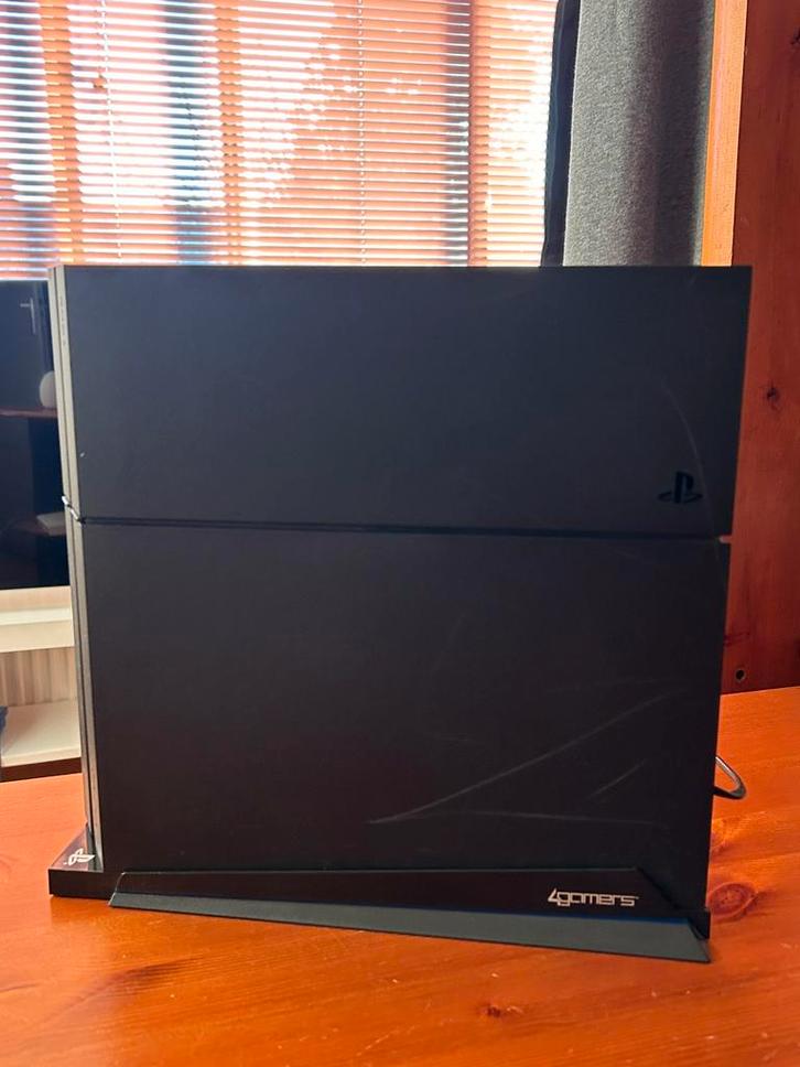Playstation 4 (PS4) + 3 must-have games + dockstation, Spelcomputers en Games, Spelcomputers | Sony PlayStation 4, Zo goed als nieuw