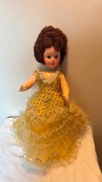 Erg oude sier pop 63 cm, Verzamelen, Poppen, Ophalen of Verzenden, Zo goed als nieuw, Pop