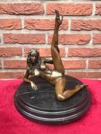 erotisch bronzen beeld, pikant liggende dame, Ophalen of Verzenden
