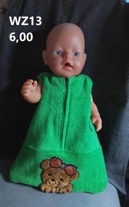 Poppenkleertjes baby pop slaapzak. Opbrengst KiKa., Kinderen en Baby's, Speelgoed | Poppen, Nieuw, Babypop, Ophalen