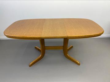 Vintage ovalen verlengbare eettafel beschikbaar voor biedingen