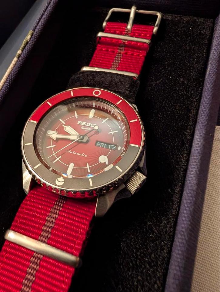 Seiko 5 Boruto Ninja Sarada Limited Edition SRPF67K1 horloge, Sieraden, Tassen en Uiterlijk, Horloges | Heren, Nieuw, Polshorloge