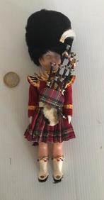 Schots doedelzak popje met slaapoogjes, 24 cm hoog Empire MA, Ophalen of Verzenden, Zo goed als nieuw