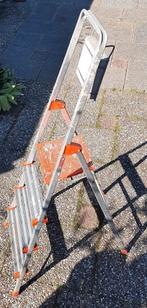 Klustrap 3 treden met plateau, inklapbaar gereedschapbakje, Ophalen, Gebruikt, Minder dan 2 meter