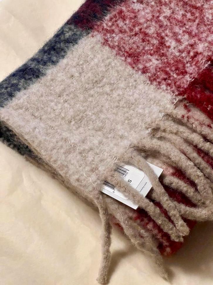 TOMMY HİLFİGER NİAUWE MOOİE SJAAL, Kleding | Dames, Mutsen, Sjaals en Handschoenen, Nieuw, Sjaal, Maat 38/40 (M), Ophalen of Verzenden