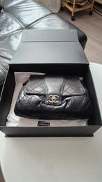 Chanel Graphic Messenger Bag, Ophalen of Verzenden, Zo goed als nieuw, Zwart, Leer