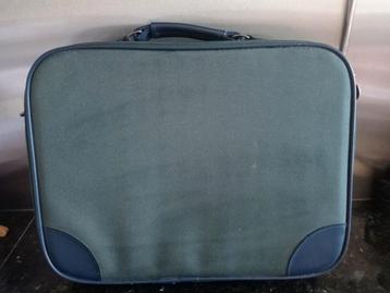 ZGAN Eenvoudige, maar nette lichtgewicht groene laptoptas beschikbaar voor biedingen