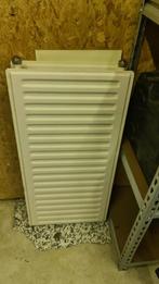 Radiator 82x40cm, Doe-het-zelf en Verbouw, Verwarming en Radiatoren, Ophalen, 30 tot 80 cm, Gebruikt, Hoog rendement (Hr)