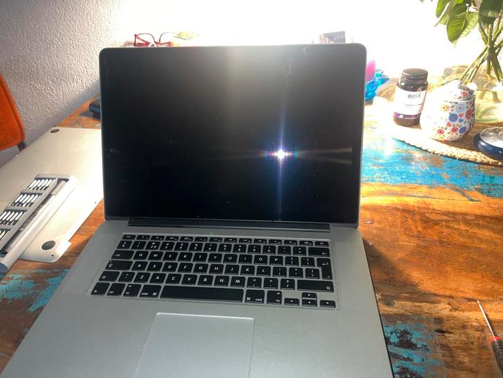 MacBook Pro (onderdelen/opkanapper), Computers en Software, Apple Macbooks, Niet werkend, MacBook Pro, 15 inch, 2 tot 3 Ghz, Onbekend