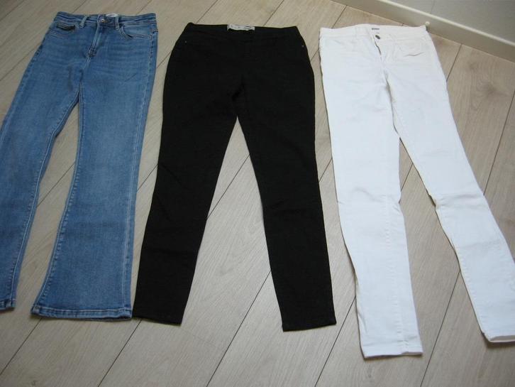 2 leuke dames tiener broeken m 36 samen €10.00Zeg maar nw., Kleding | Dames, Spijkerbroeken en Jeans, Zo goed als nieuw, W27 (confectie 34) of kleiner