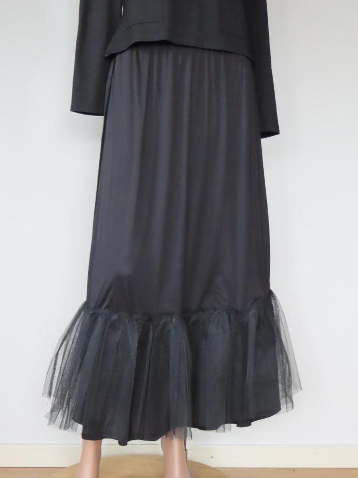 K-DESIGN Bijzondere Zwarte Tule Rok M-L 40, Kleding | Dames, Rokken, Zo goed als nieuw, Maat 38/40 (M), Zwart, Onder de knie, Ophalen of Verzenden