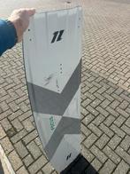 North focus carbon 142x43 Kiteboard nieuw, Watersport en Boten, Kitesurfen, Twintip, Ophalen of Verzenden, Zo goed als nieuw, 4 m² of minder