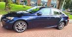 Lexus IS 300h Hybrid 223pk CVT 2017 Blauw, Auto's, Lexus, Automaat, Achterwielaandrijving, 181 pk, Blauw