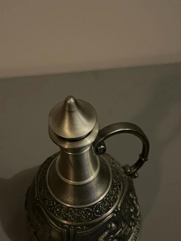 Duitse Tinnen Karaf SKS Repousse beschikbaar voor biedingen