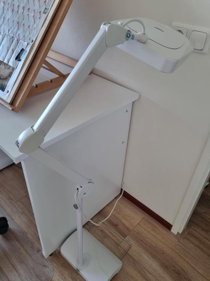 Staande loep met lamp | Fysic FL100LED, Hobby en Vrije tijd, Vergrootglazen, Loepen en Loeplampen, Zo goed als nieuw, Loeplamp