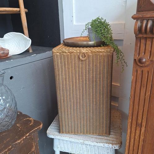 Lloyd loom wasmand bijzettafeltje, Huis en Inrichting, Woonaccessoires | Schalen en Manden, Zo goed als nieuw, Mand, Rechthoekig