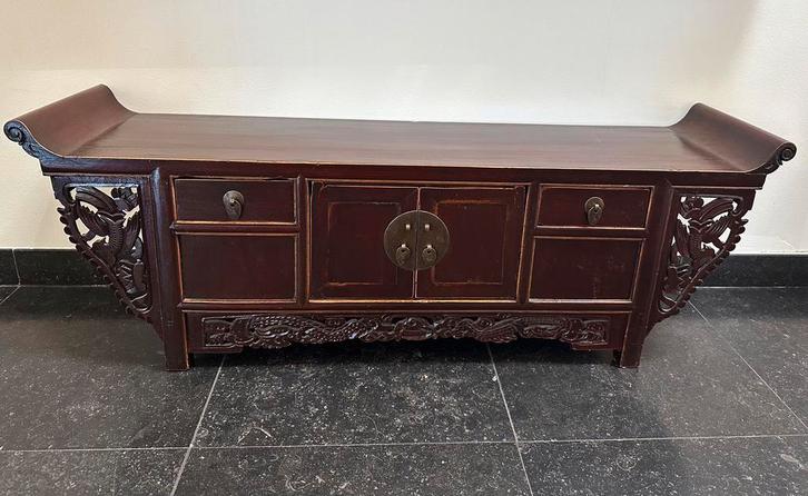 Prachtige Chinese Altaarkast, -tafel met mooi houtsnijwerk, Antiek en Kunst, Antiek | Woonaccessoires, Ophalen