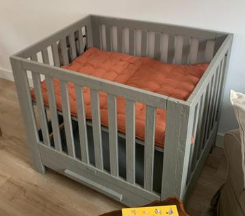 Stevige houten box – grijs – 105x80x90 cm – met lade beschikbaar voor biedingen