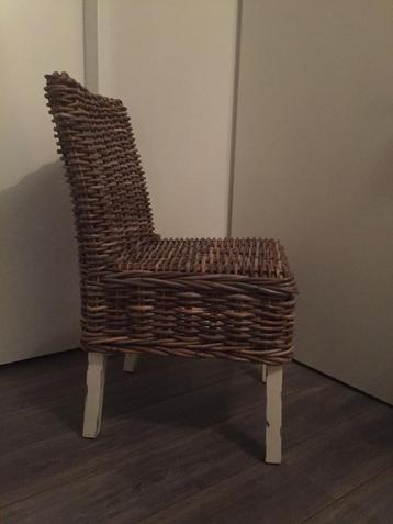 4 nieuwe rotan stoelen beschikbaar voor biedingen