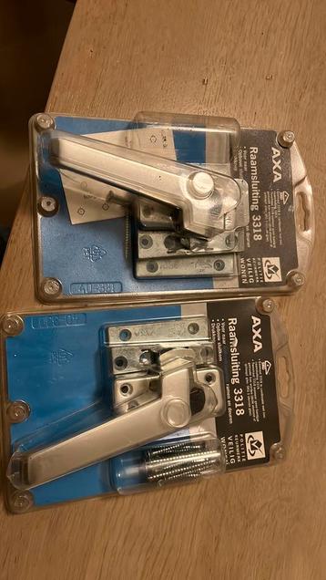 Axa raamsluiting 3318 2x beschikbaar voor biedingen