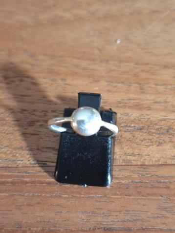 Zilveren ring.  beschikbaar voor biedingen