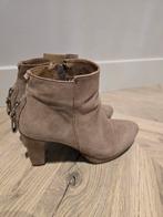 Sacha beige leren enkellaarsjes in maat 39 hakken, Beige, Lage of Enkellaarzen, Ophalen of Verzenden, Sacha