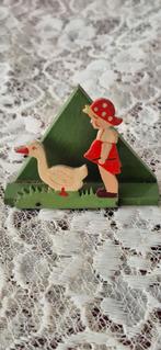 Vintage Ertsgebergte Houten Figuur - Meisje met Gans, Ophalen of Verzenden