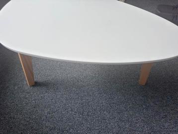 Bijzettafel beschikbaar voor biedingen