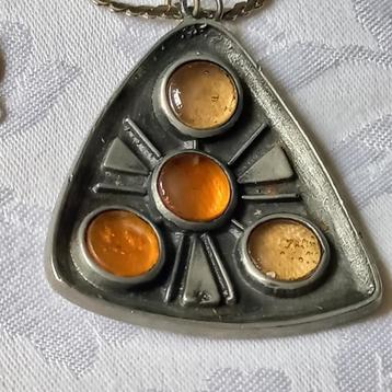 vintage ketting met tinnen modernist hanger R Tenn Sweden beschikbaar voor biedingen