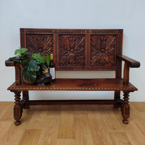 Antieke, vintage walnoot houten kerkbank, halbank, bank, Antiek en Kunst, Antiek | Meubels | Stoelen en Banken, Ophalen of Verzenden