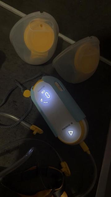 Medela Borstkolf Elektrisch Freestyle HandsFree incl flesjes beschikbaar voor biedingen