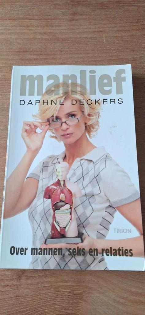 Daphne Deckers - Manlief, Boeken, Essays, Columns en Interviews, Zo goed als nieuw, Ophalen of Verzenden