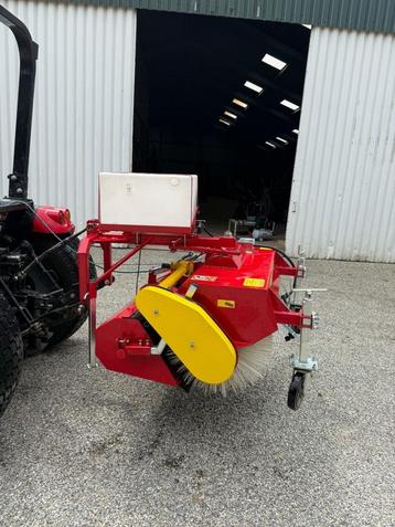 Veegmachine voor (mini-)tractor beschikbaar voor biedingen