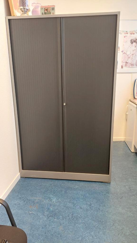 Grote kantoorkast met roldeuren, Huis en Inrichting, Kasten | Kledingkasten, Gebruikt, 150 tot 200 cm, 100 tot 150 cm, 25 tot 50 cm