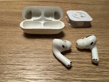 AirPods Pro - 2x Gebruikt beschikbaar voor biedingen