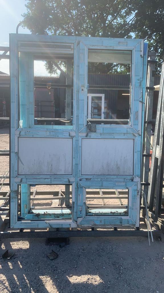 (56) 3x Nieuw kunststof raamkozijn met draai kiep gedeelte, Doe-het-zelf en Verbouw, Kozijnen en Schuifpuien, Nieuw, Raamkozijn