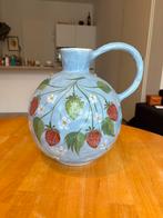 Anna + Nina Aardbei Vaas Blauw Rotterdam, Huis en Inrichting, Woonaccessoires | Vazen, Ophalen, Blauw, Aardewerk of Porselein