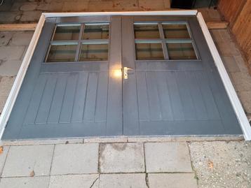 Dubbele schuurdeuren met kozijn en dubbel glas beschikbaar voor biedingen
