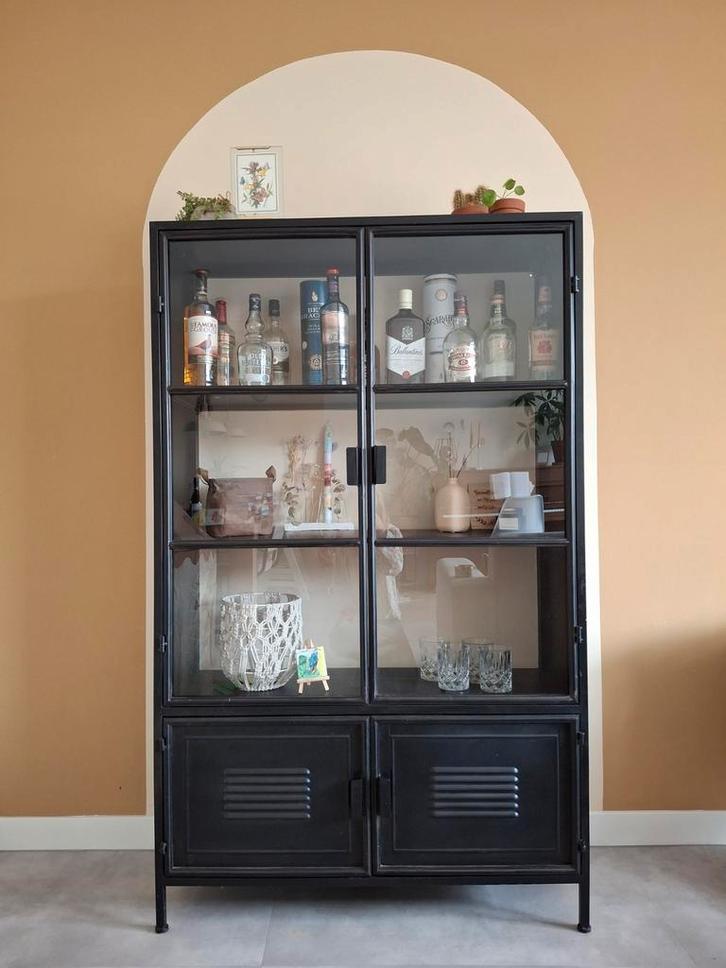 Woood Ronja vitrinekast, Huis en Inrichting, Kasten | Vitrinekasten, Zo goed als nieuw, Minder dan 100 cm, 50 tot 100 cm, 25 tot 50 cm