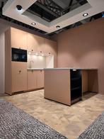 Moderne koraal keuken met eiland, Huis en Inrichting, Keuken | Complete keukens, Ophalen, Overige kleuren, Overige typen, Nieuw