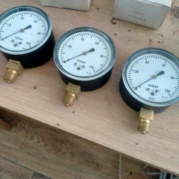 is een manometer, waarschijnlijk een Wika model, ontworpen v beschikbaar voor biedingen