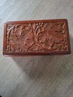 Houten sieradenkistje met snijwerk, Minder dan 50 cm, Gebruikt, Minder dan 50 cm, Ophalen of Verzenden