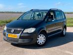Volkswagen Touran (7 persoons) Clima 1.6 2007 Zwart, Voorwielaandrijving, Stof, 4 cilinders, 7 stoelen