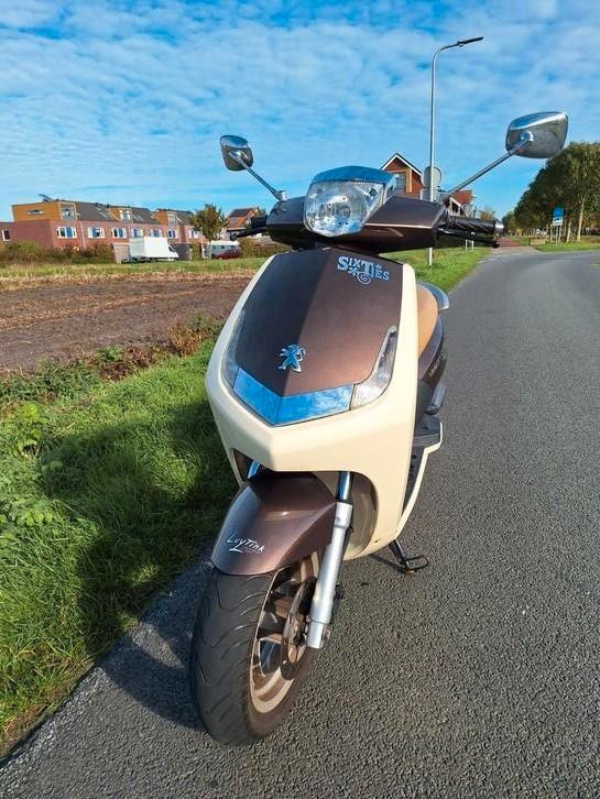 Peugeot New Vivacity 4t, Fietsen en Brommers, Snorfietsen en Snorscooters, Gebruikt, Peugeot, Benzine, Ophalen